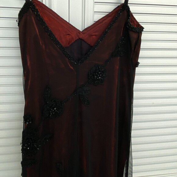 Sue Wong Sz. 6 Vintage Rare Iridescent Deep Red and Black Crochet Beaded Gown - Picture 3 of 16